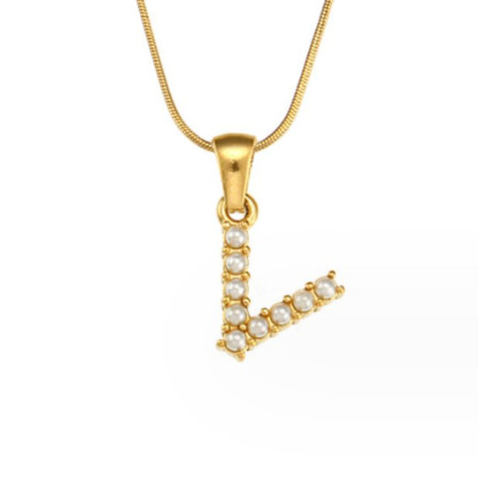 Collana con ciondolo a forma di lettera e perla