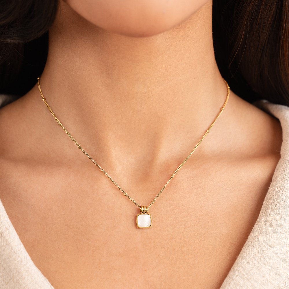 Collana con ciondolo in conchiglia bianca Lucia