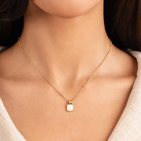 Collana con ciondolo in conchiglia bianca Lucia