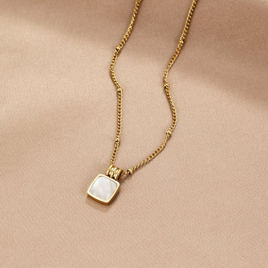 Collana con ciondolo in conchiglia bianca Lucia