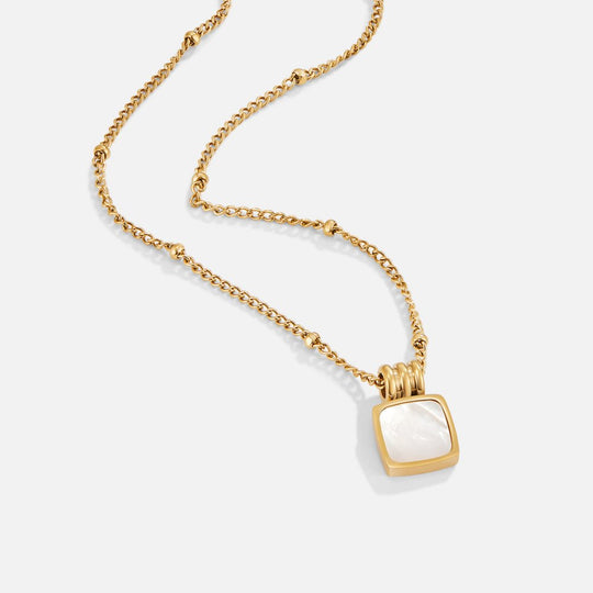 Collana con ciondolo in conchiglia bianca Lucia