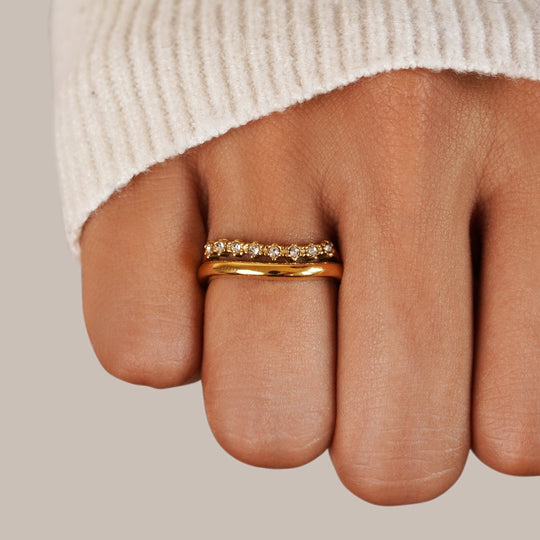 Anello a strati con cristalli bianchi Marissa