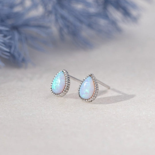 Orecchini in argento con pietra opale a goccia