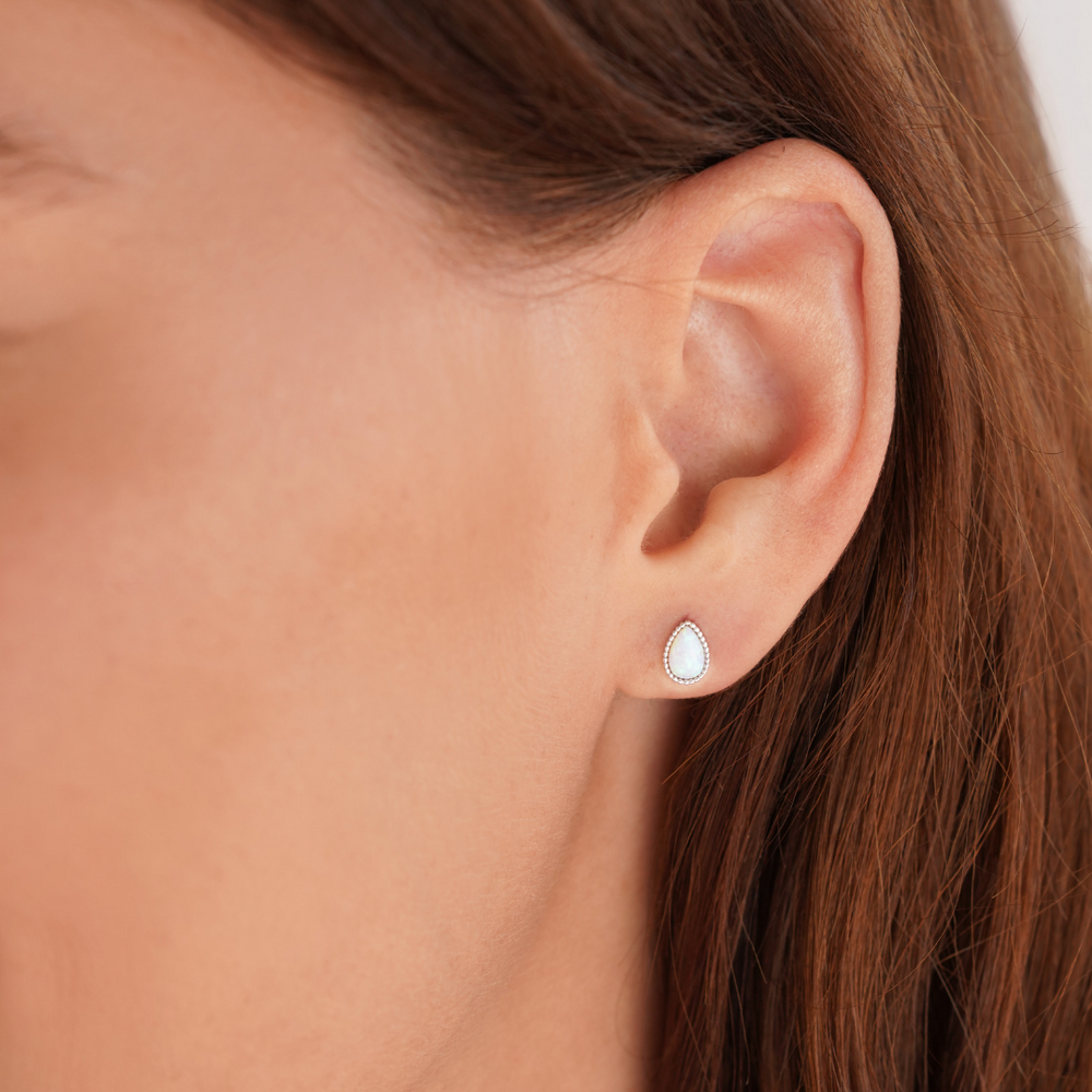 Orecchini in argento con pietra opale a goccia