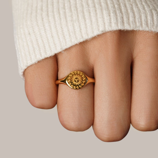 Anello in oro del solstizio d'estate