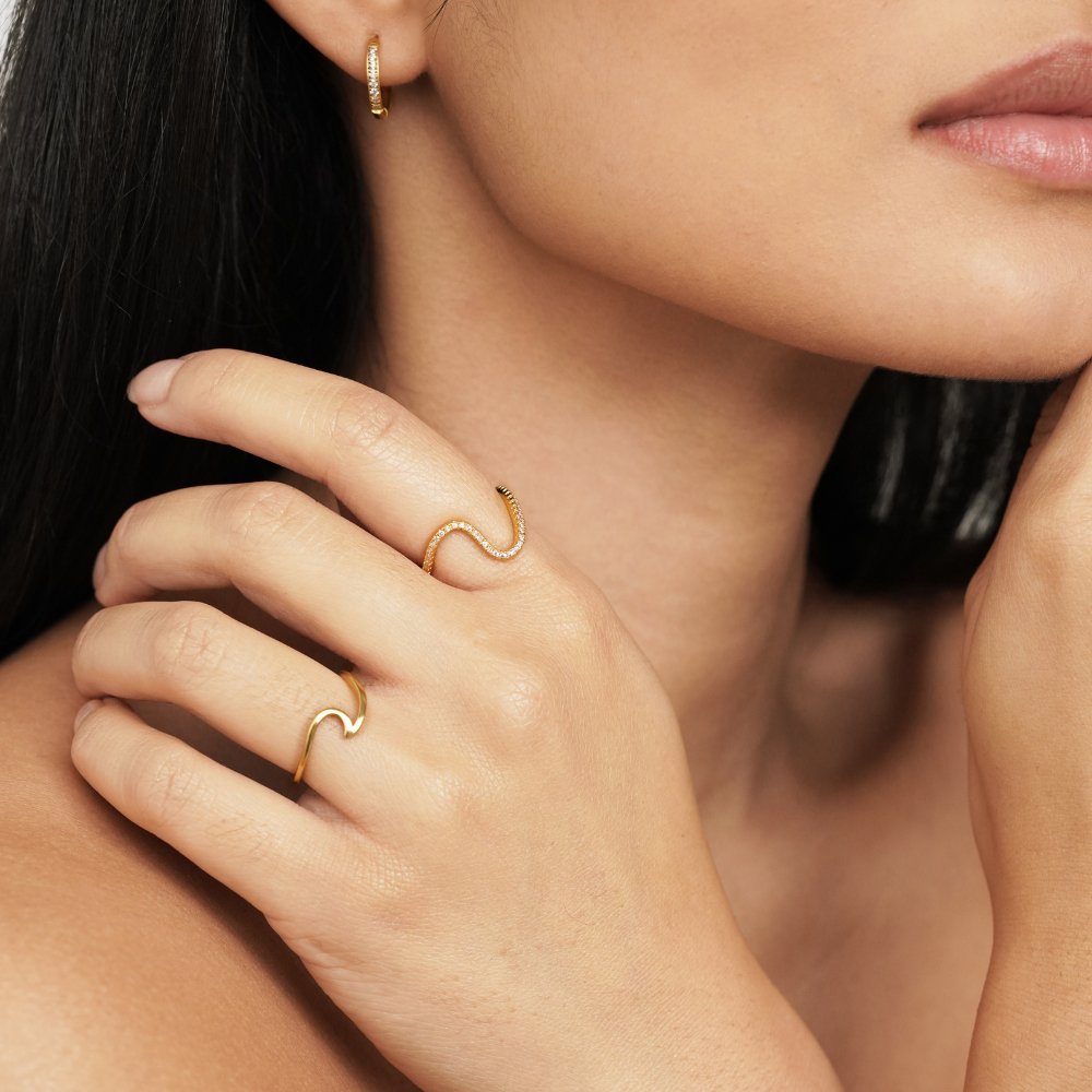 Anello di cristallo con curva a spirale