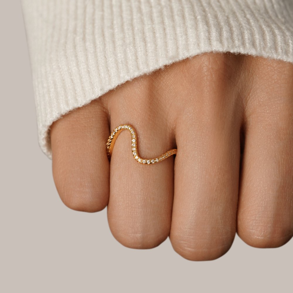 Anello di cristallo con curva a spirale