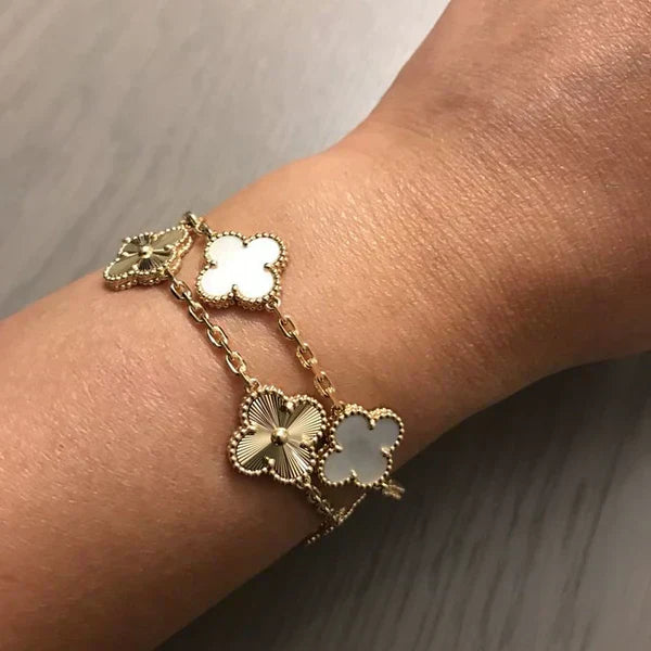 Set di sei braccialetti portafortuna