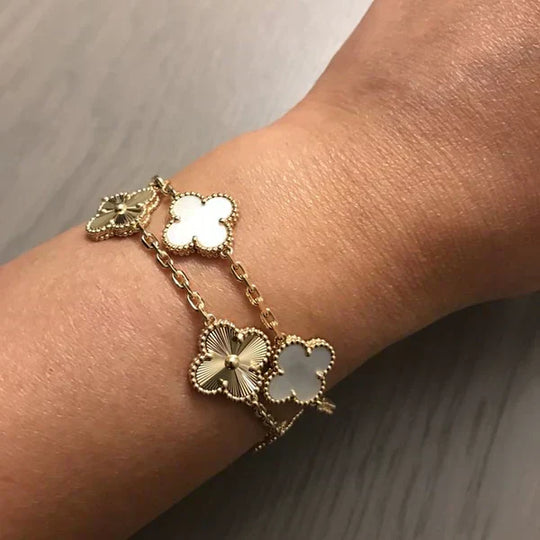 Set di sei braccialetti portafortuna